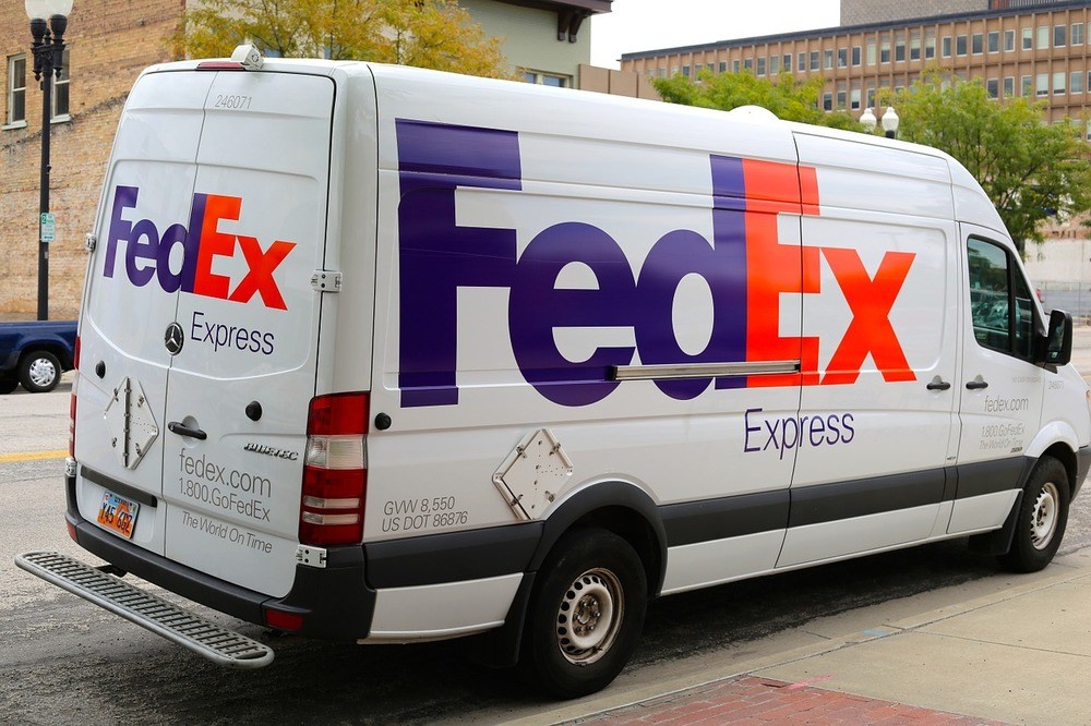 Send pakker med FedEx